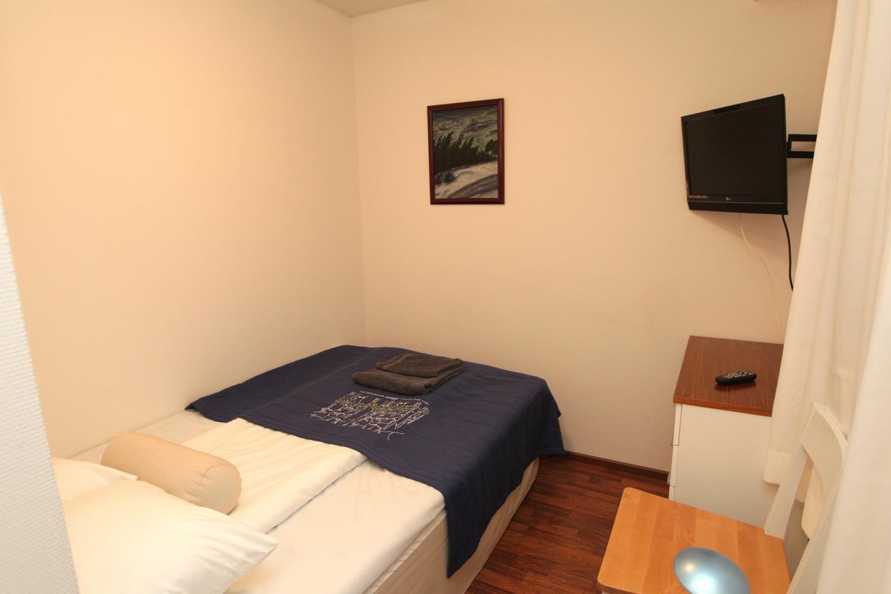 Urkin Piilopirtti 3*